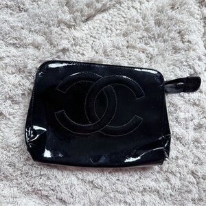 Chanel black patent leather clutch make up bag zip